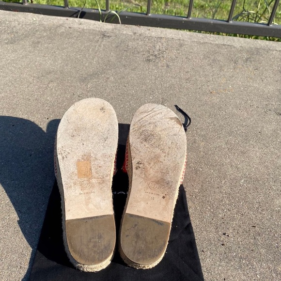 CHANEL Lambskin Leather Quilted Red Espadrilles w Gold Hardware - Picture 3 of 3